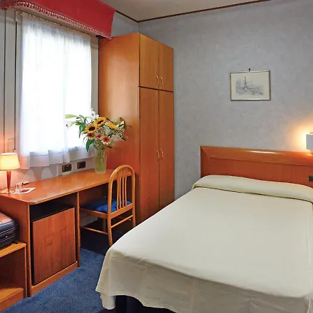 Autostrada Hotel 3*