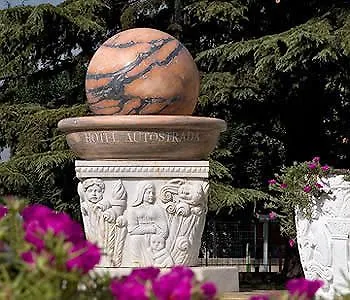 奥托斯拉达酒店